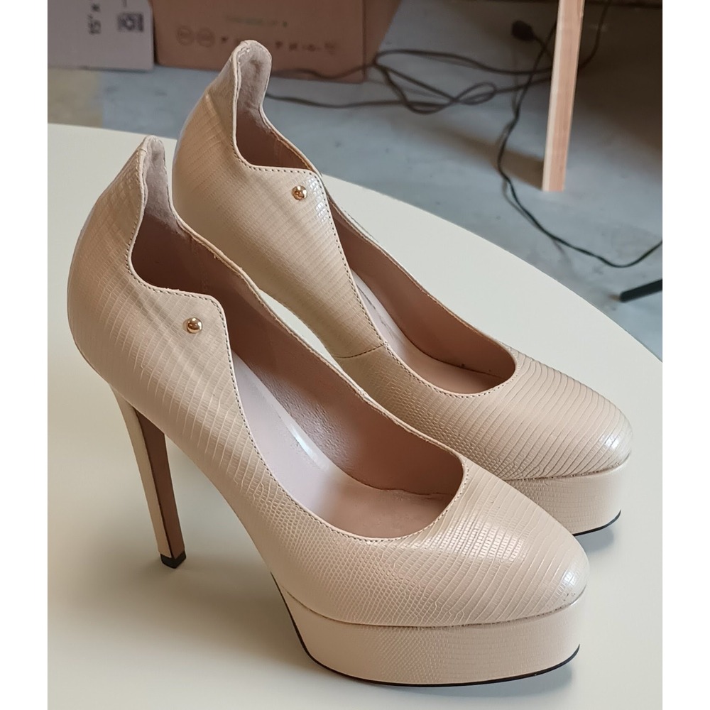 Women's Pazuze nude snakeskin platforms pumps, size 7